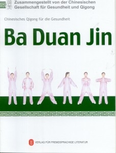 Ba Duan Jin: Chinesisches Qigong Für die Gesundheit (mit DVD) [CBT]